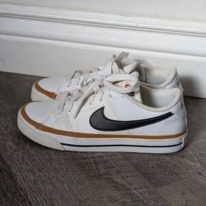 Nike Women's White and Black Sneakers